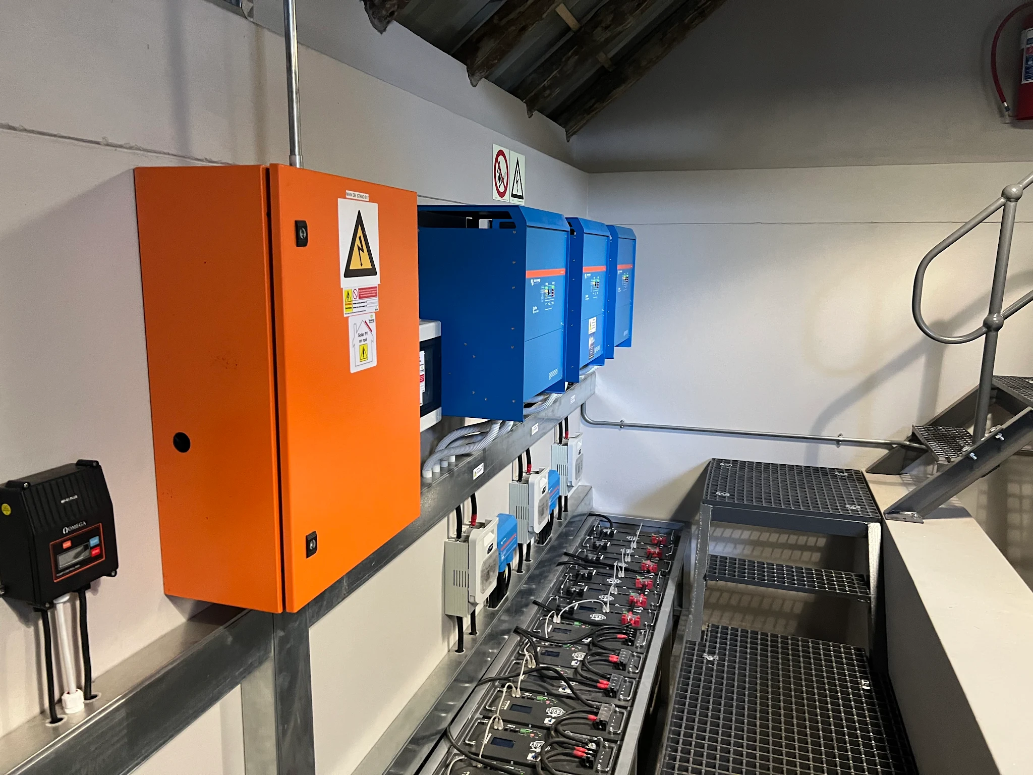 Victron hybrid solar inverter feeding 48 V DC directly to carbon fibre wall heating panels in a Synergy installation